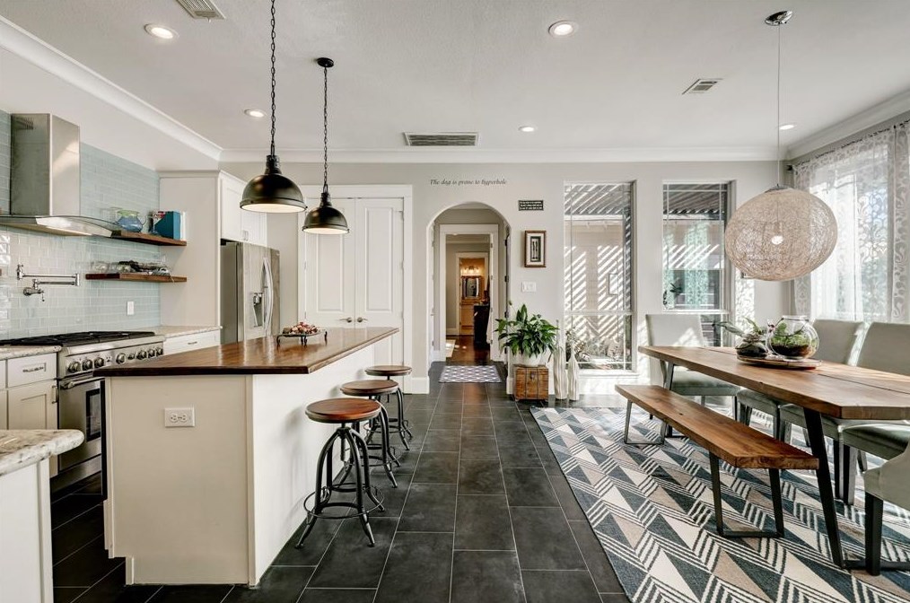 717 10 St, Houston TX  77008-6602 exterior