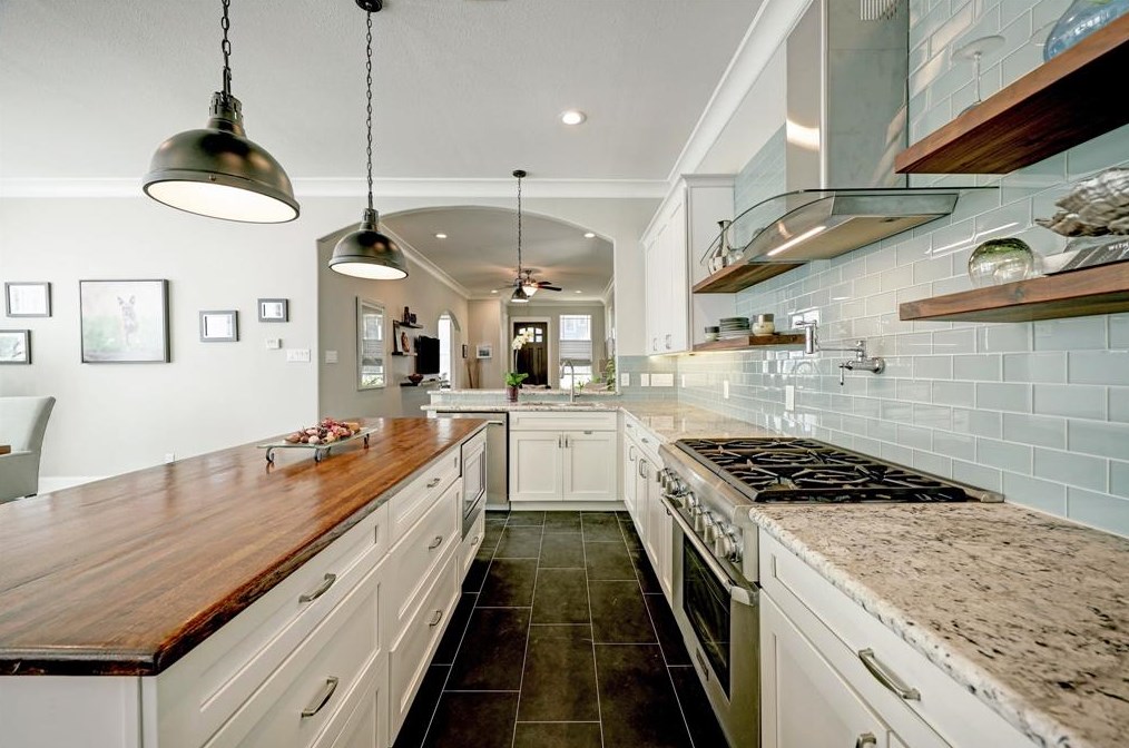 717 10 St, Houston TX  77008-6602 exterior