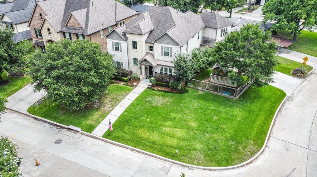1045 Rosepoint St, Houston, TX 77018-5224