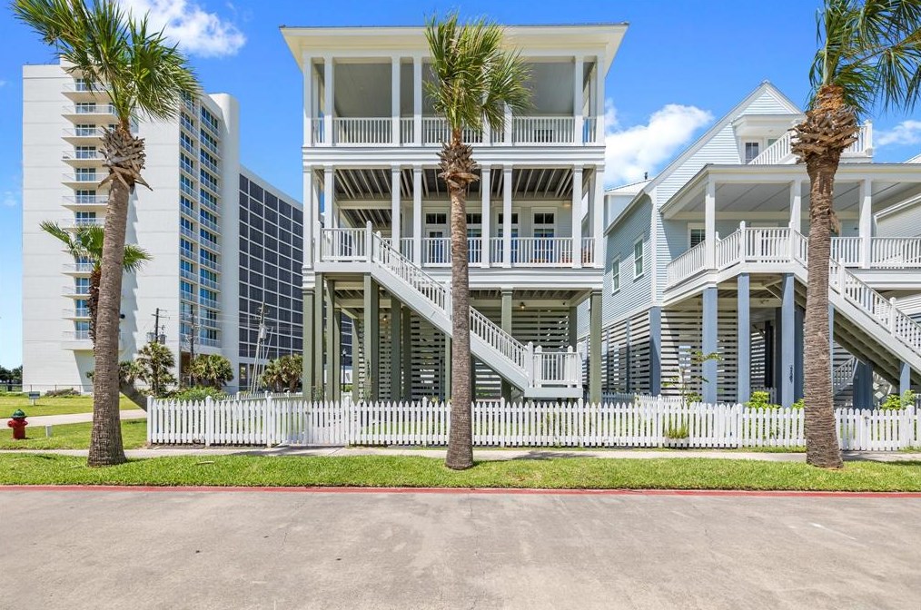 737 Ramsar Rd, Galveston, TX 77550
