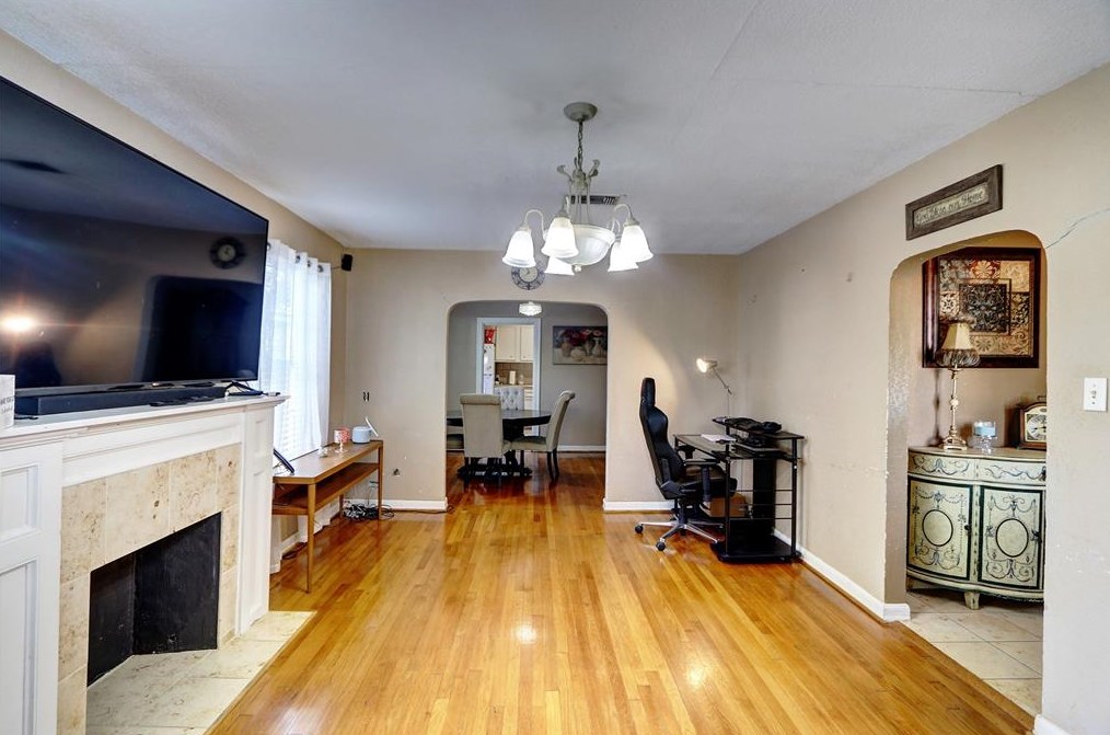 2035 Palo Alto St, Houston, TX 77023-2520