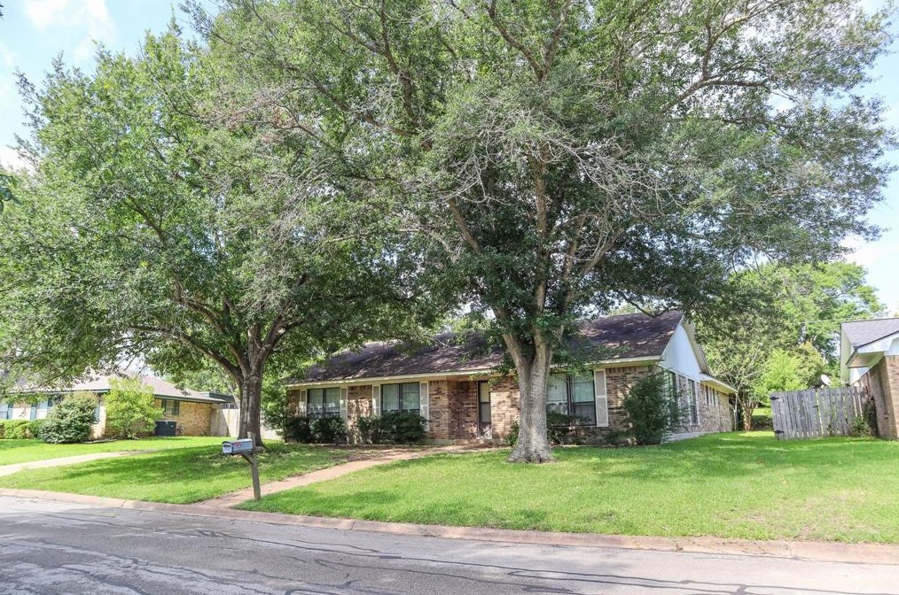 1500 Kevin Ln, Brenham, TX 77833-3922