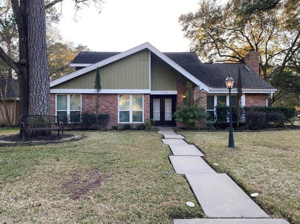 19435 Dianeshire Dr, Spring, TX 77388-5917