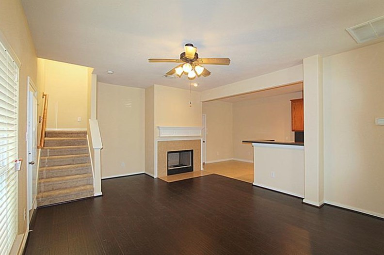 7446 Autumn Sun Dr, Houston, TX 77083-6913