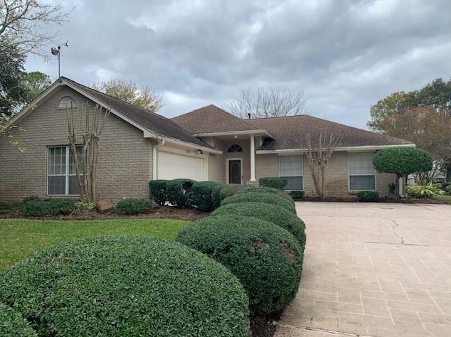 2715 Breezy Pines Ln, Pearland, TX 77584