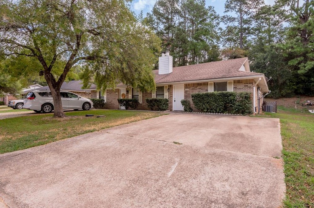 3009 Manor Ln #b, Huntsville, TX 77340