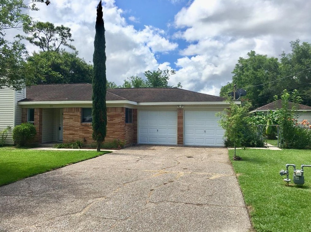 1919 Abilene St, League City, TX 77573