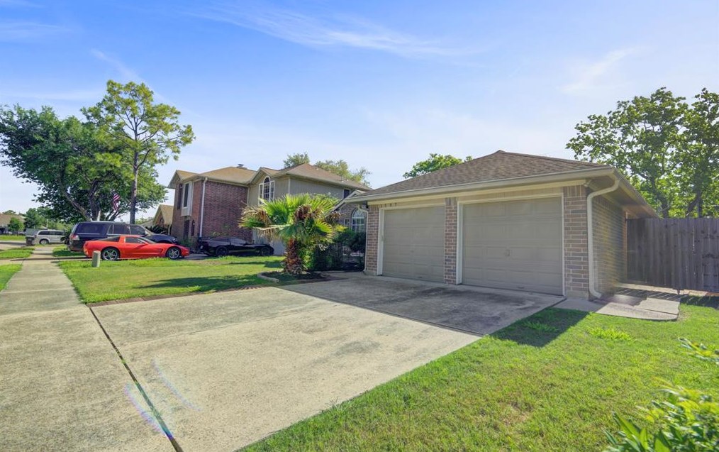 3507 Riverside Dr, Pearland, TX 77581