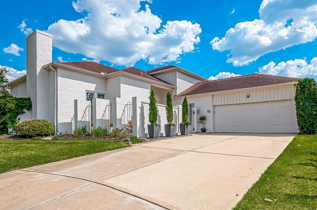 18 Bendwood Dr, Sugar Land, TX 77478