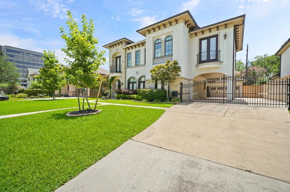 5637 Overbrook Ln, Houston, TX 77056-4026