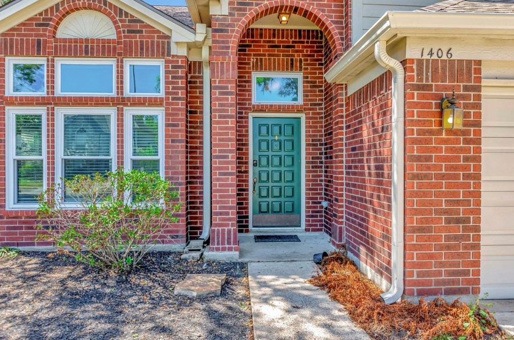 1406 Thornwood Ln, Houston, TX 77062-2054
