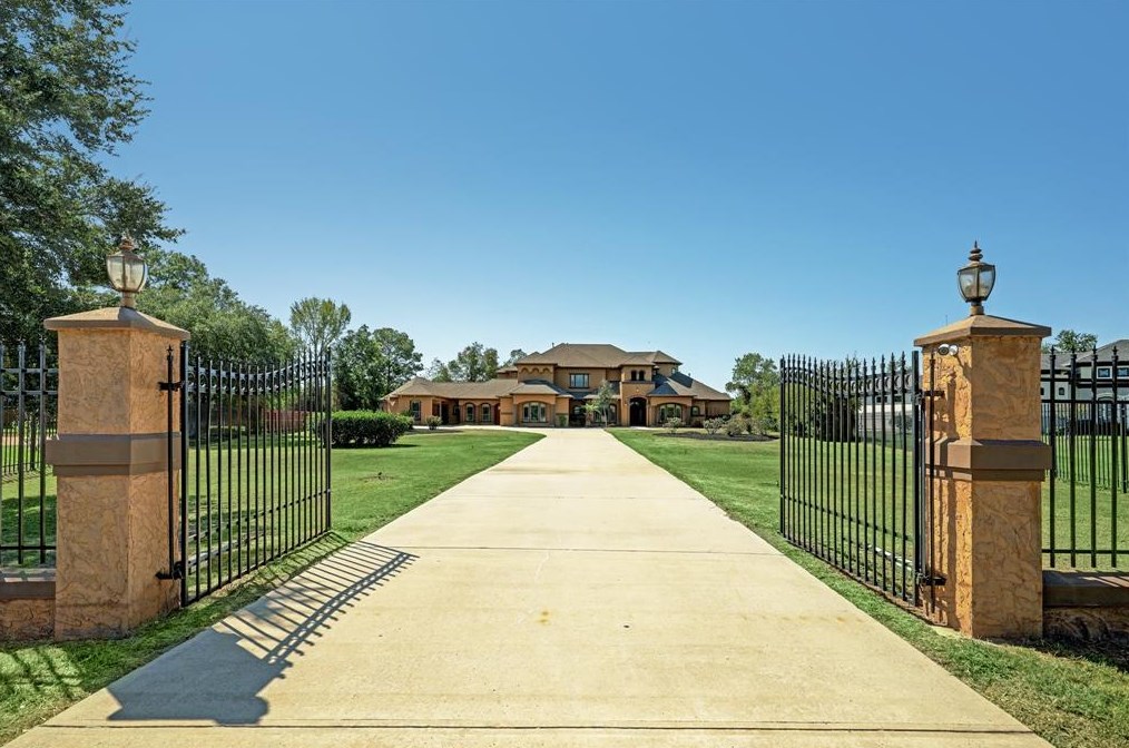 8027 Spring Village Dr, Spring, TX 77389-3234