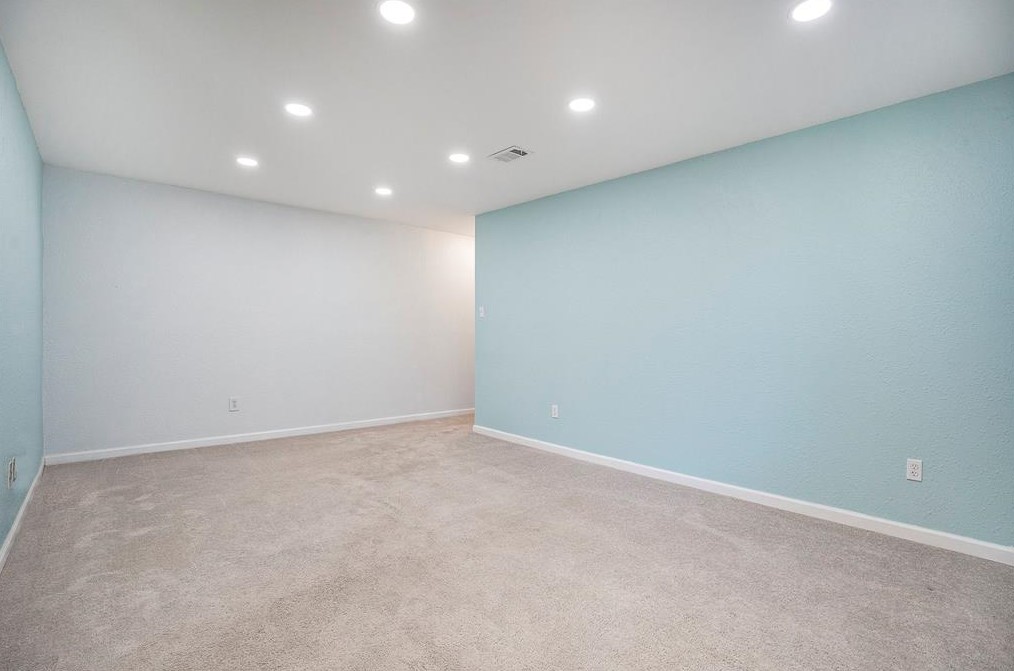 1405 Silverpines Rd, Houston, TX 77062-5911