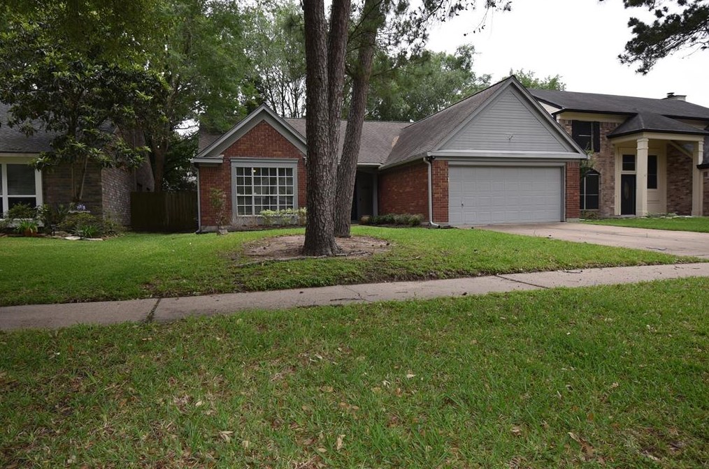 7910 Shangrila Ln, Houston, TX 77095