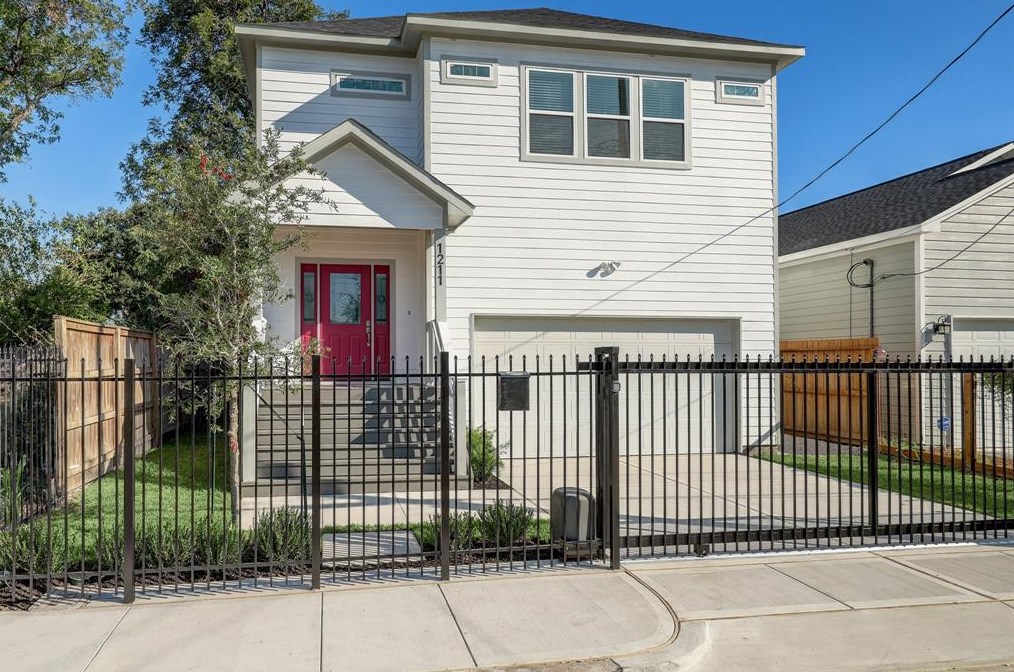 1211 E 32nd St, Houston, TX 77022