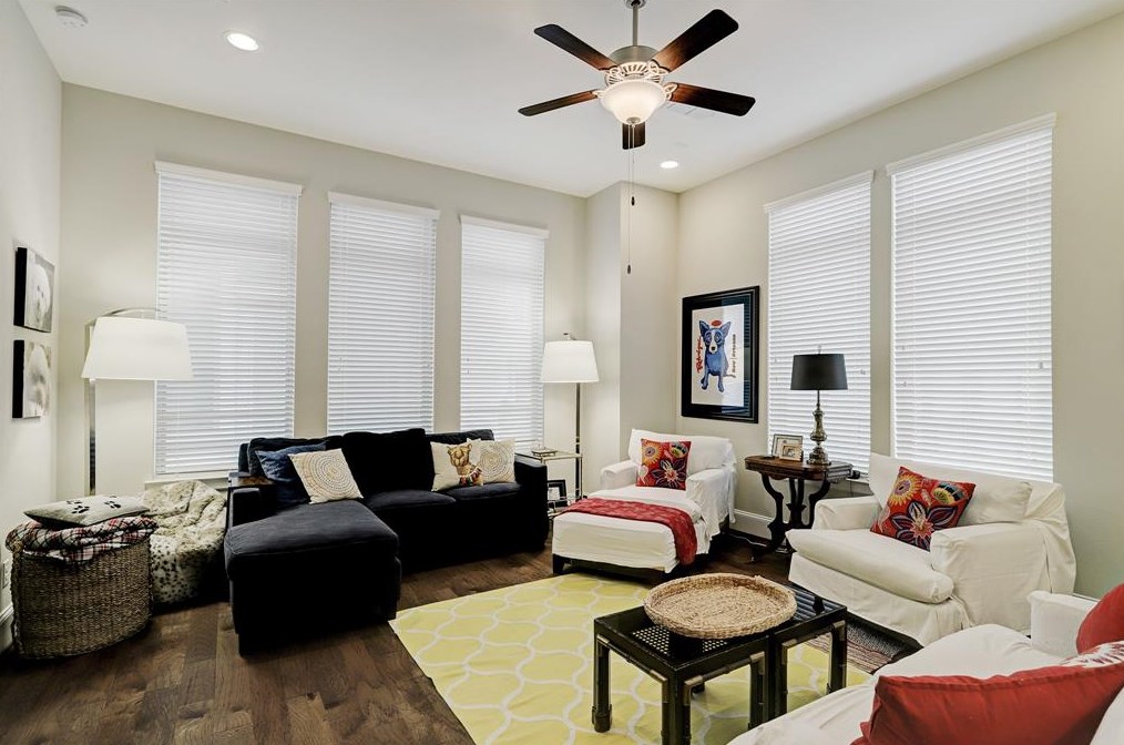 5443 Larkin St, Houston TX 77007-1803 exterior