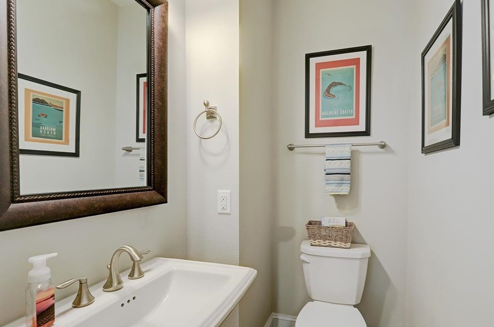 5443 Larkin St, Houston TX 77007-1803 exterior