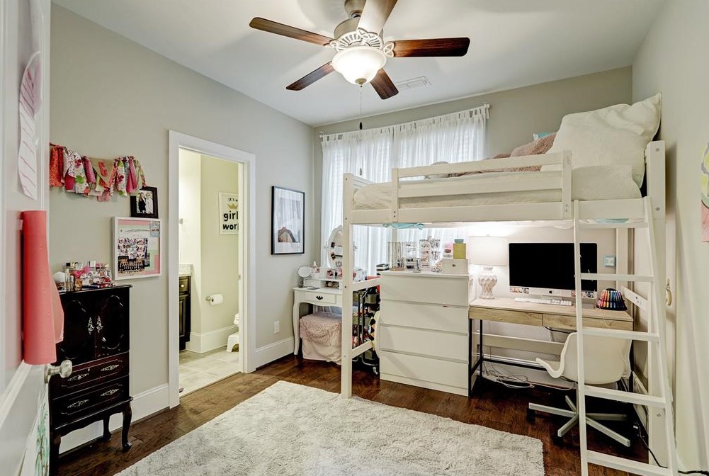 5443 Larkin St, Houston TX 77007-1803 exterior