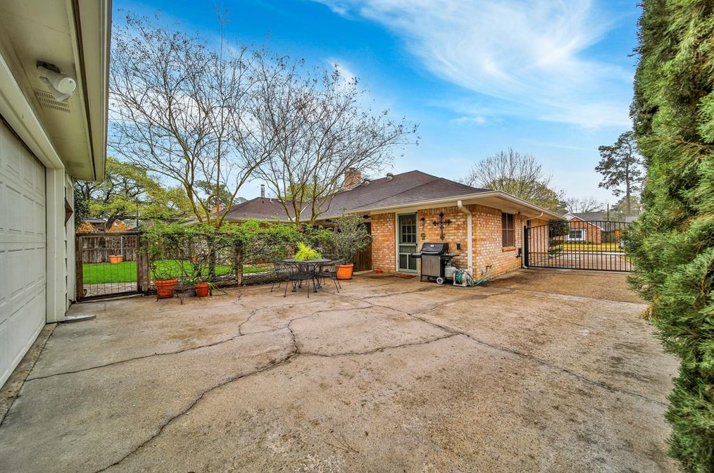 1010 Richelieu Ln, Houston TX 77018-1833 exterior