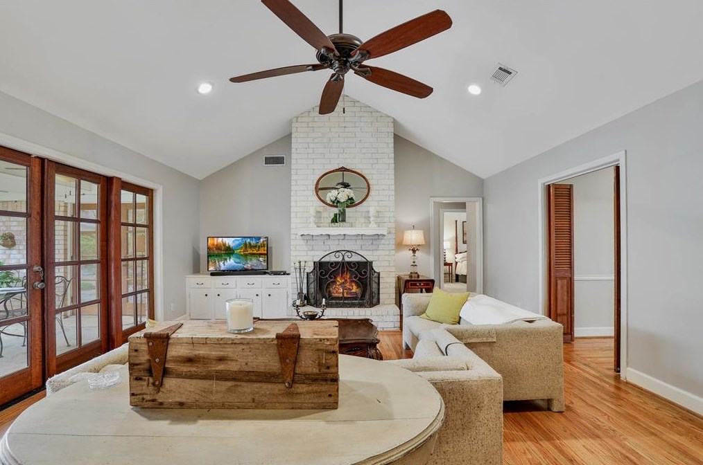 1010 Richelieu Ln, Houston TX 77018-1833 exterior