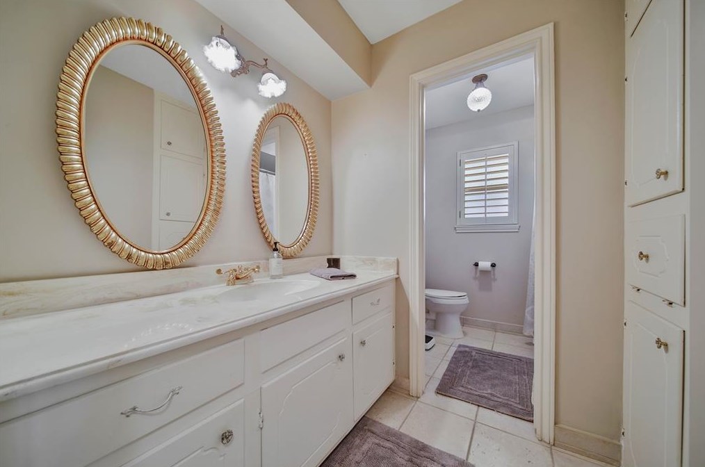 1010 Richelieu Ln, Houston TX 77018-1833 exterior