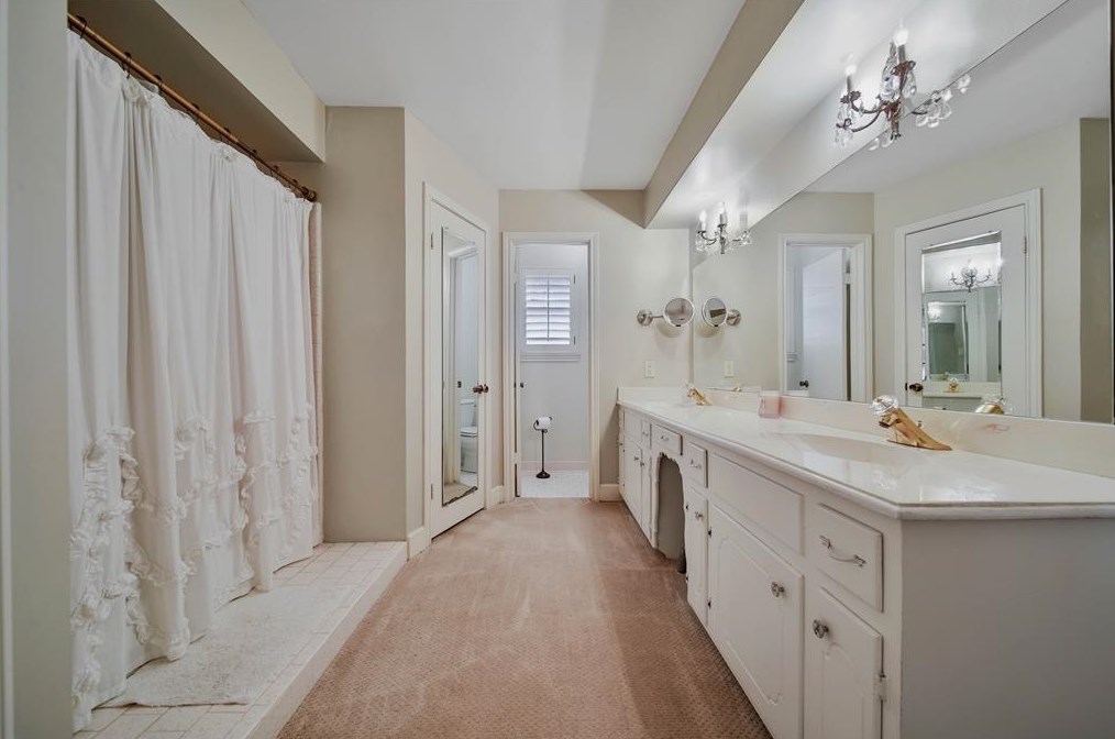 1010 Richelieu Ln, Houston TX 77018-1833 exterior