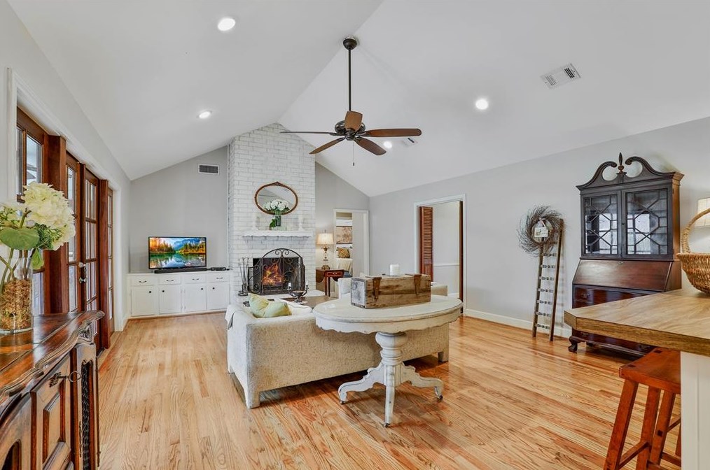 1010 Richelieu Ln, Houston TX 77018-1833 exterior