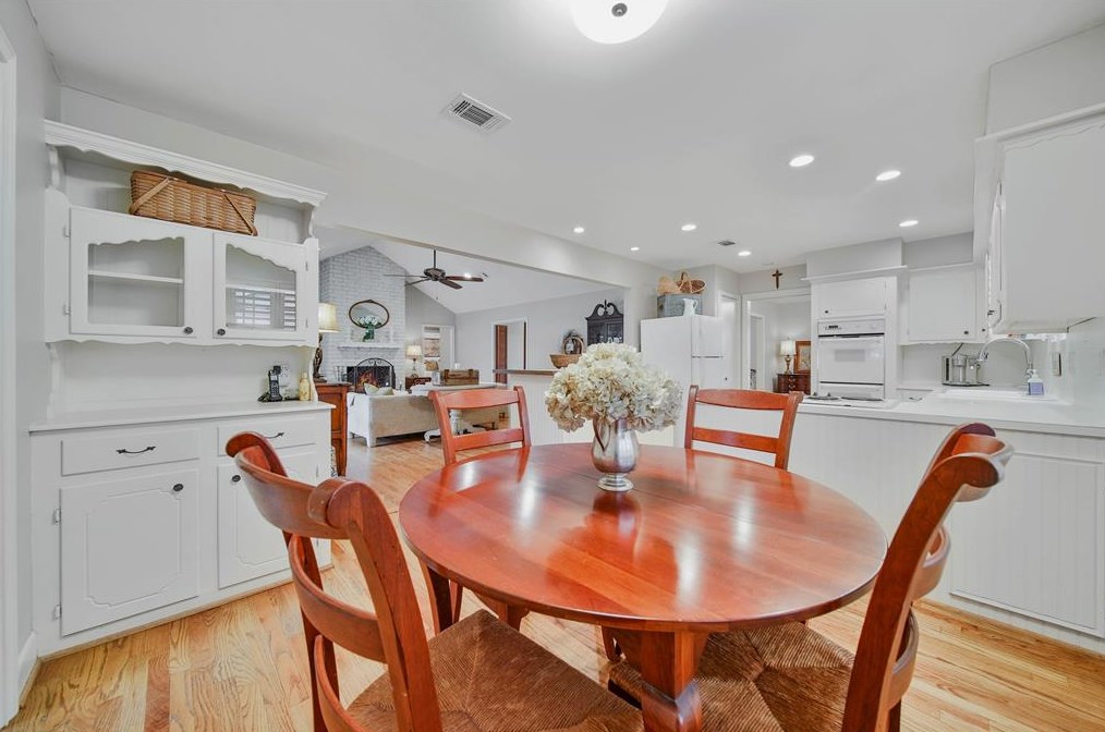 1010 Richelieu Ln, Houston TX 77018-1833 exterior