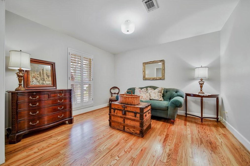 1010 Richelieu Ln, Houston TX 77018-1833 exterior