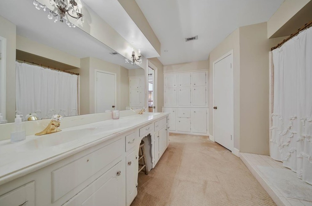 1010 Richelieu Ln, Houston TX 77018-1833 exterior