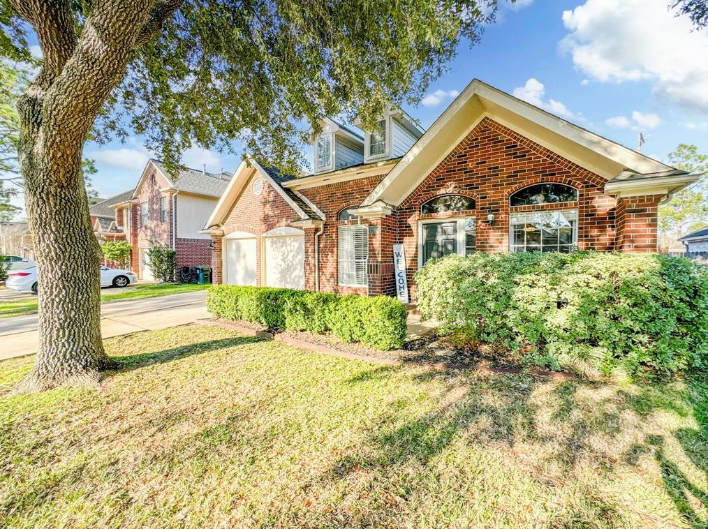 1207 Woodchase Dr, Pearland, TX 77581