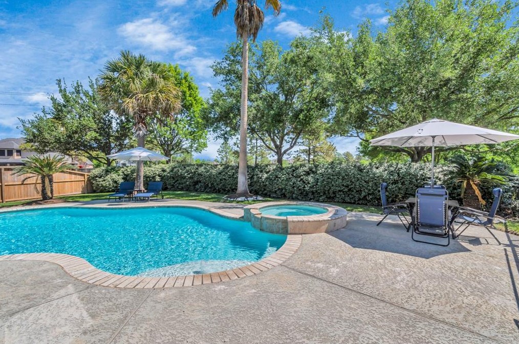 12302 Bend Creek Ln, Pearland, TX 77584-9727
