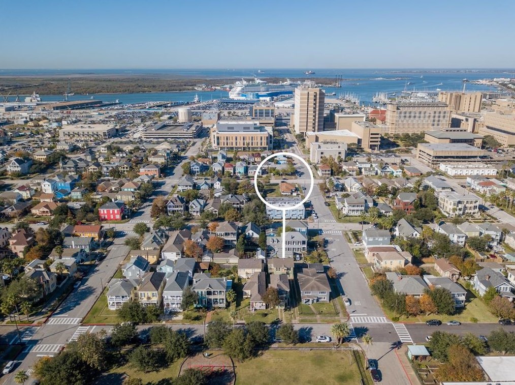 1108 Winnie St, Galveston, TX 77550