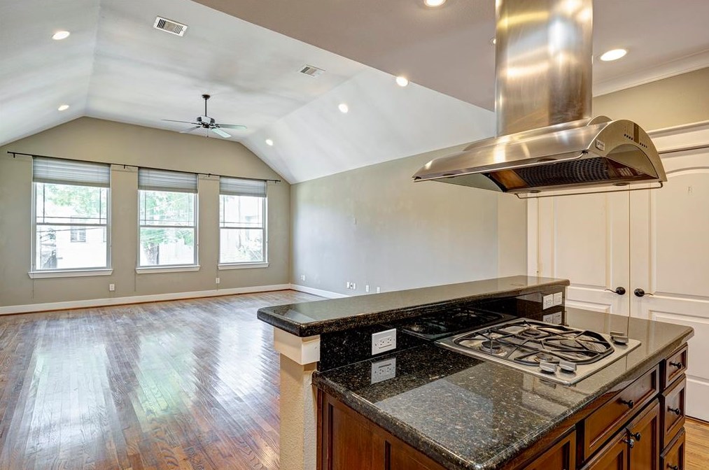 1542 Dorothy St, Houston TX  77008-3828 exterior
