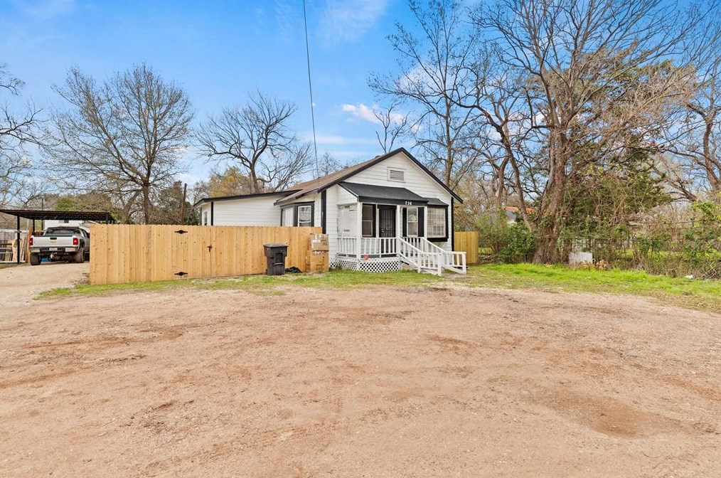 736 W Rittenhouse Rd, Houston, TX 77091