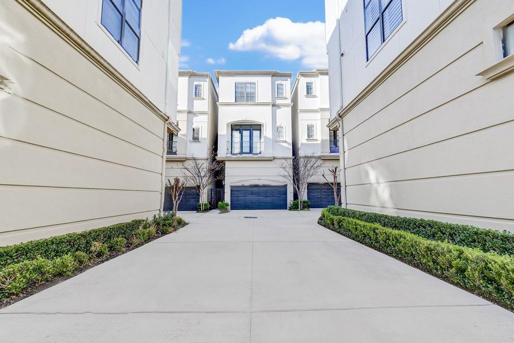 1215 W 24th St #a, Houston, TX 77008