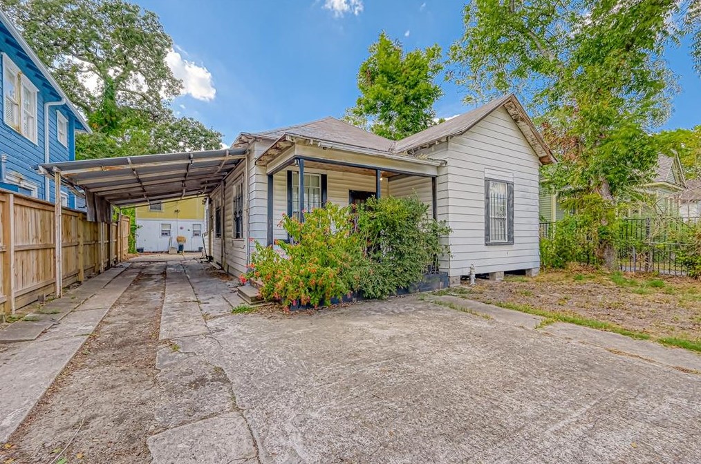 305 Archer St, Houston, TX 77009-5419