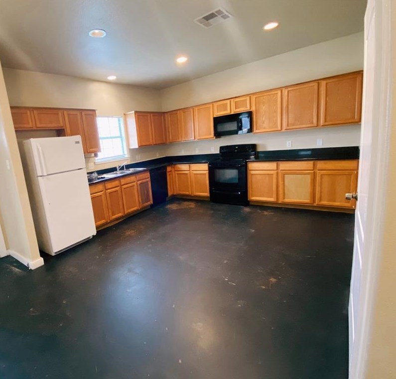 3127 Molly Dr, Huntsville, TX 77340