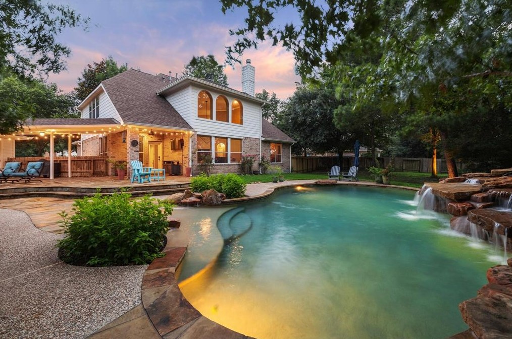 2501 Eagle Post Dr, Conroe, TX 77304-2880
