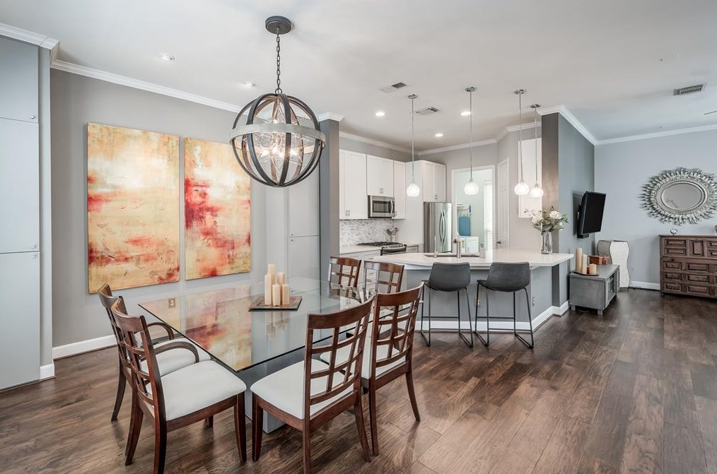 2610 Bevis St, Houston, TX 77008-1754