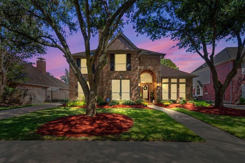 915 Pointe Loma Dr, Sugar Land, TX 77479-5914