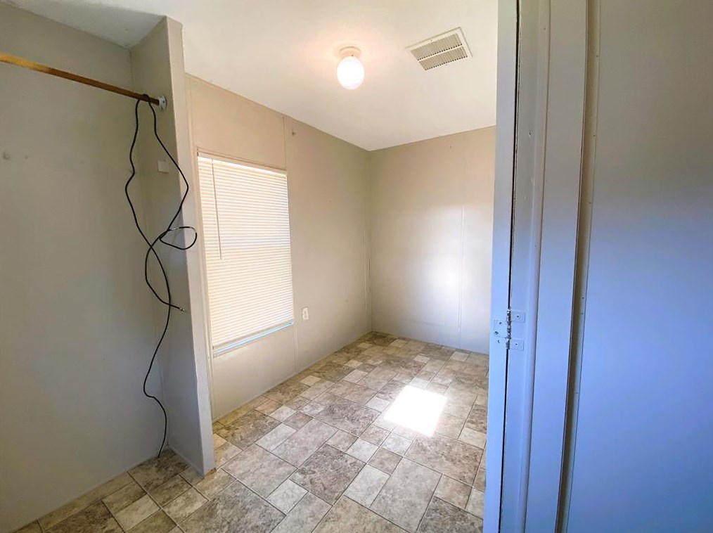 524 Louisiana Ave #16, Bacliff, TX 77518