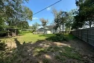 406 Cook St, Dayton, TX 77535 - Photo 2