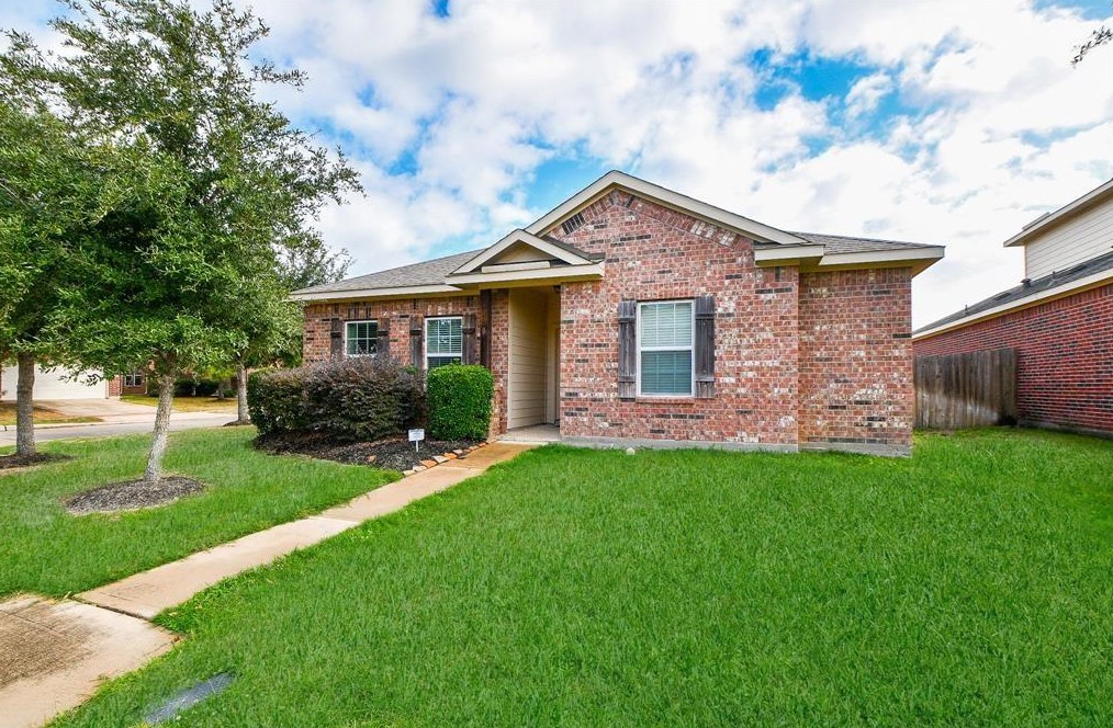 8238 Almera Falls Dr, Cypress TX  77433-2872 exterior