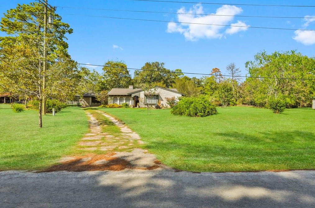 222 Old Highway 356, Onalaska, TX 77360-7385