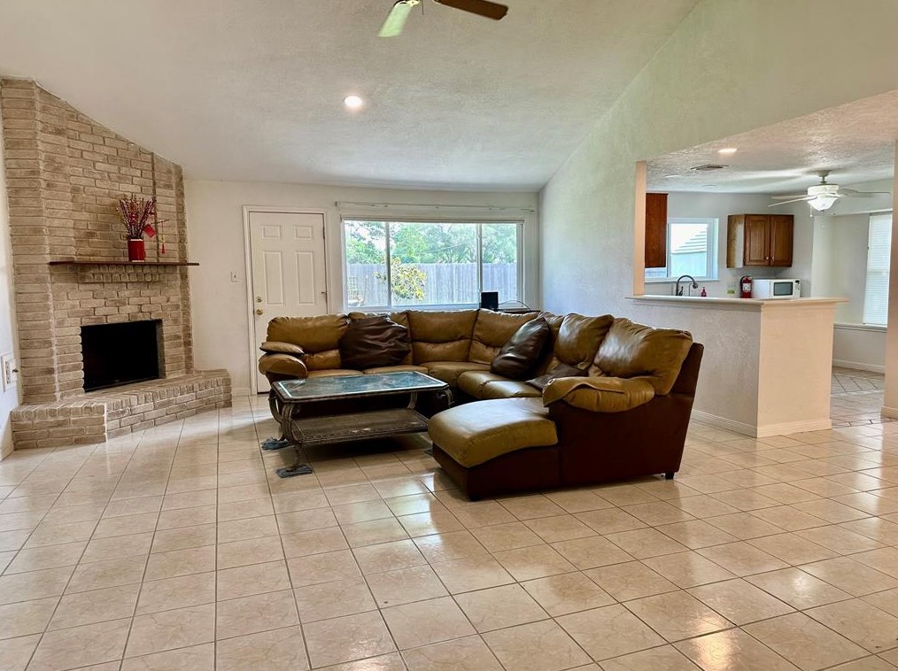13507 Chipman Gln Dr, Houston TX  77082-5012 exterior