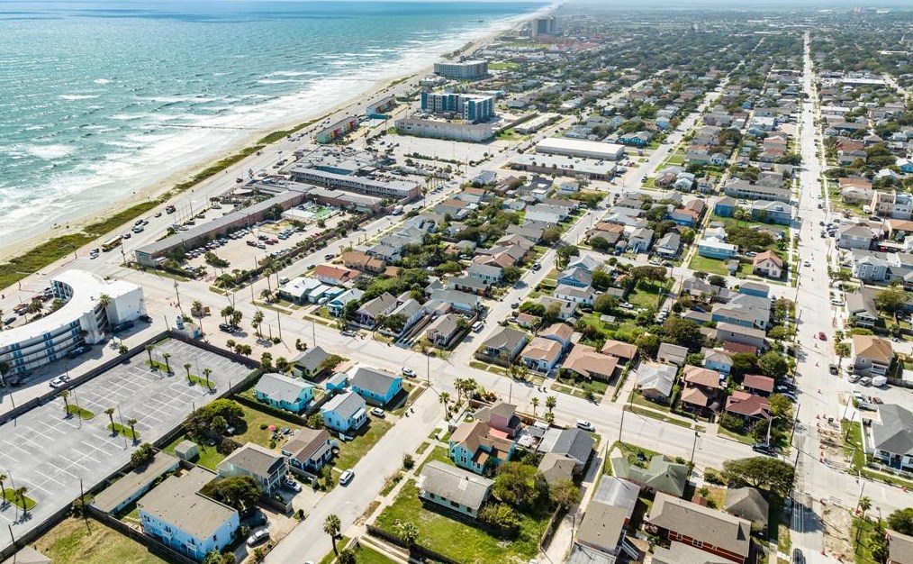 3624 Ave S 1/2, Galveston, TX 77550