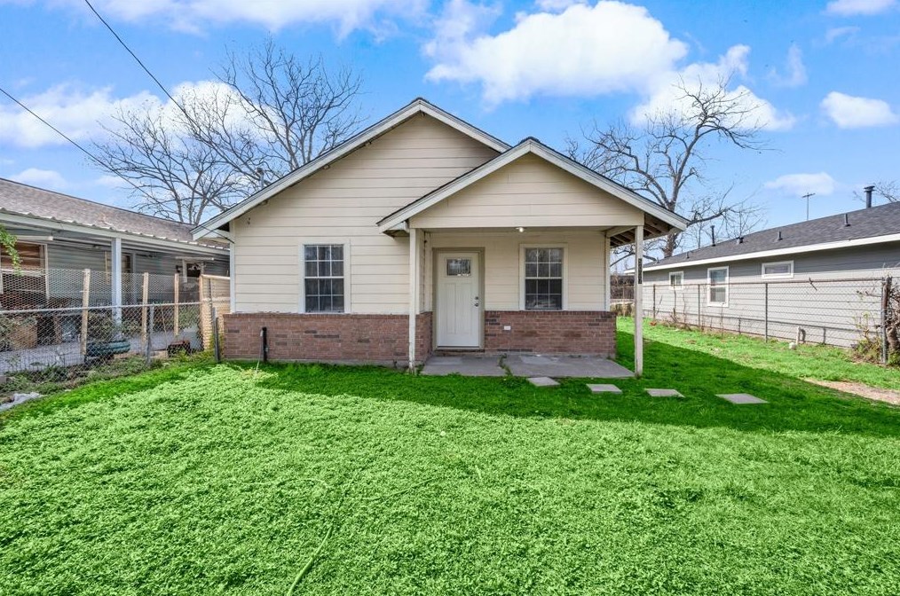 5607 Barton St, Houston, TX 77028