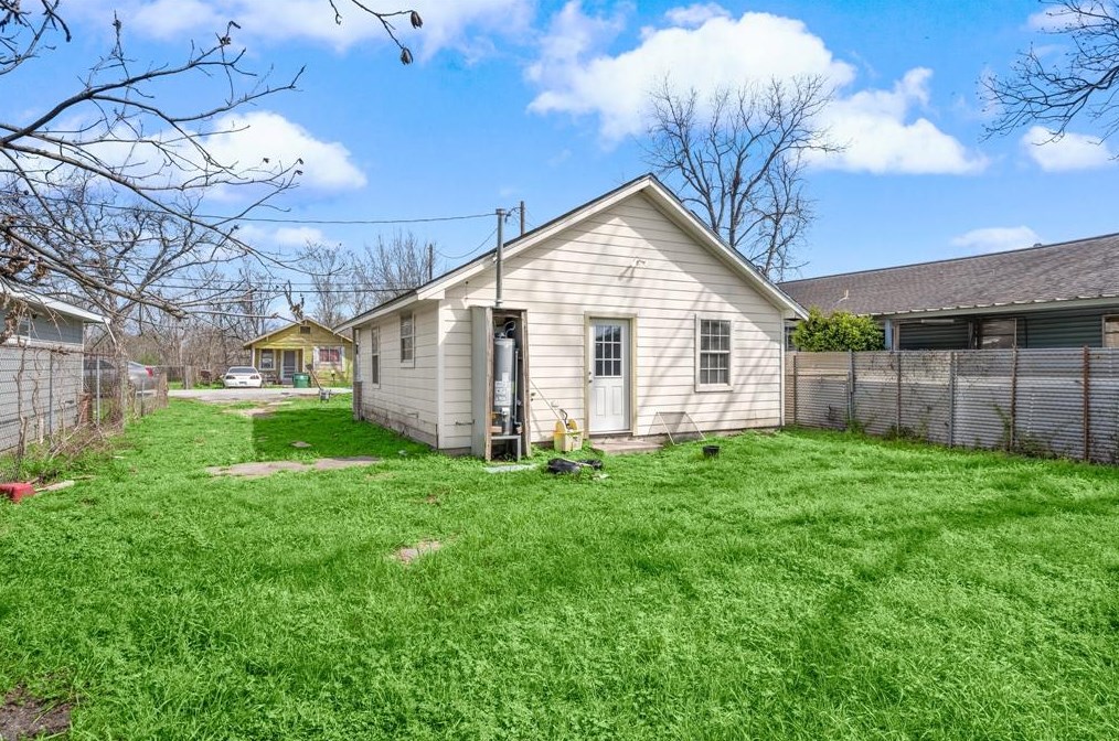 5607 Barton St, Houston TX  77028-5207 exterior