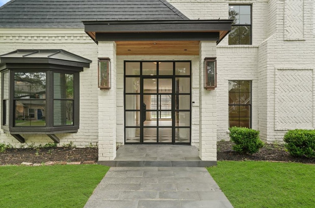 819 Silvergate Dr, Houston, TX 77079